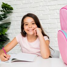 Estudiantes que tendrán megapuente de 4 días en mayo 2026 (Foto: Freepik)