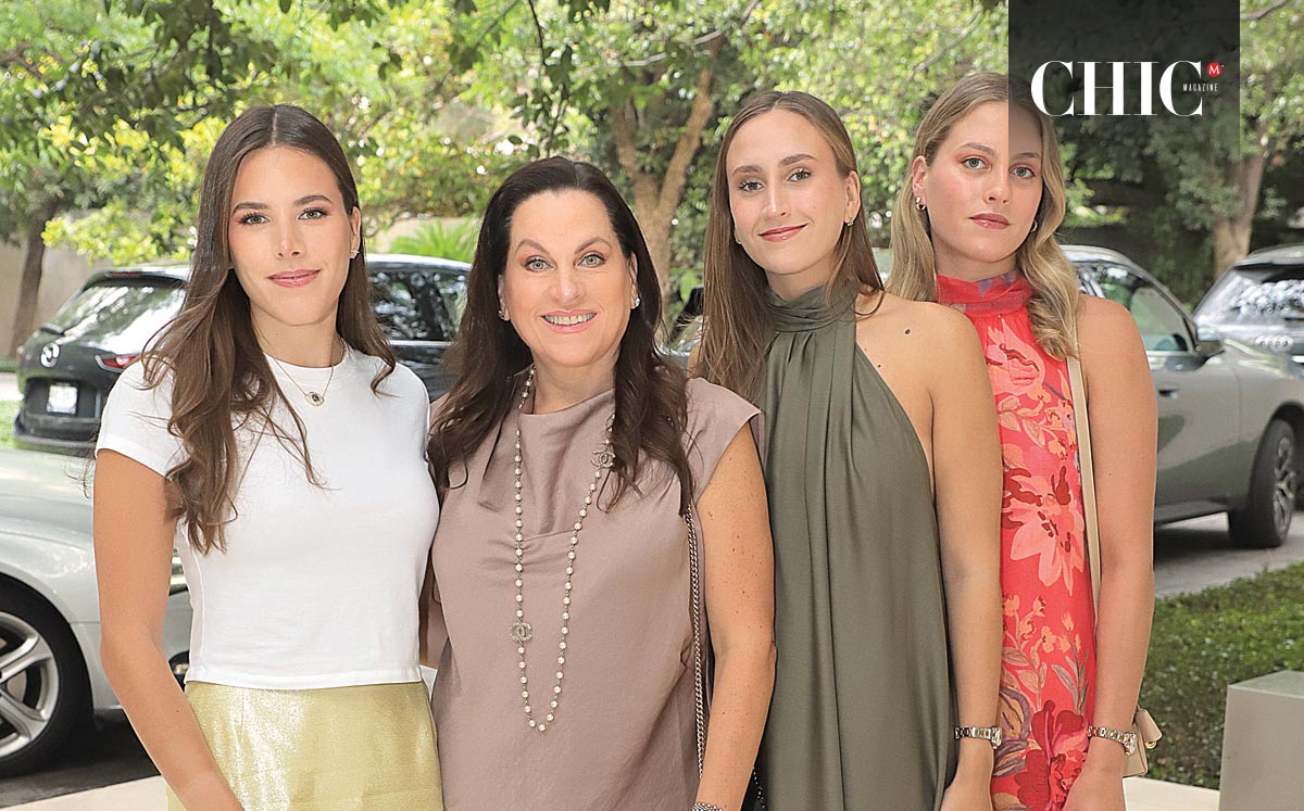 Florencia Calderón, Brenda de Calderón, Elena Calderón y Camila Calderón