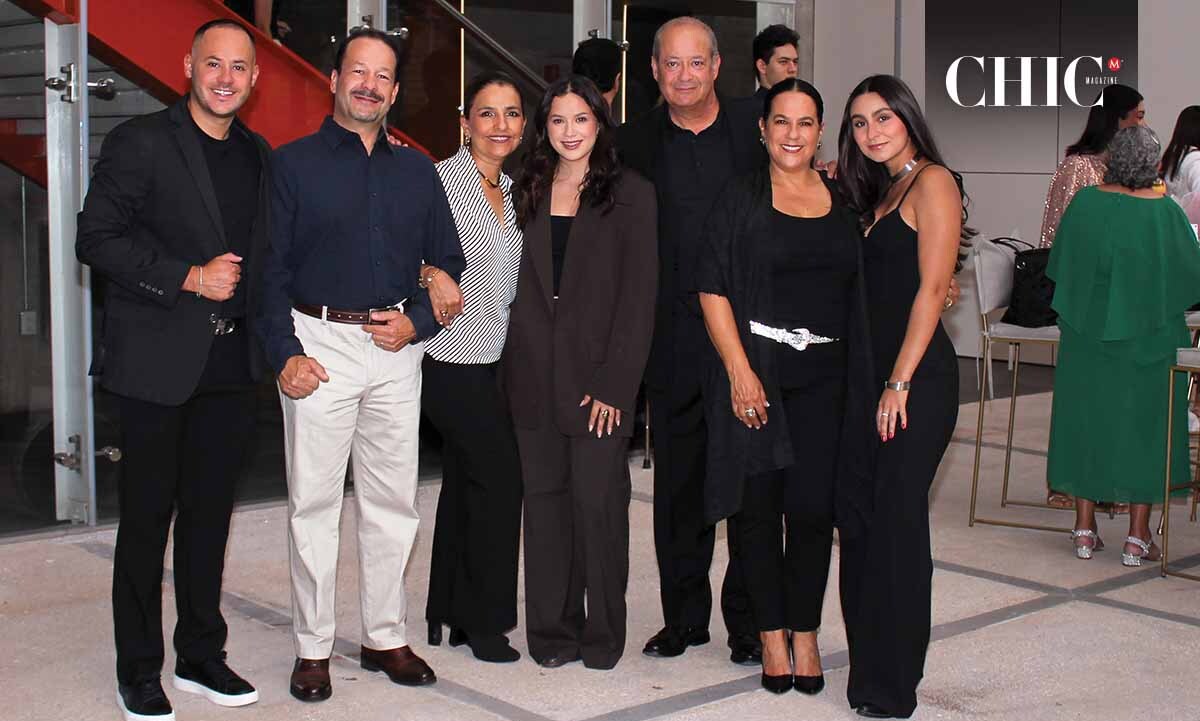 Luis Enrique Domínguez, Edson Domínguez, Angélica Tapia, Andrea Domínguez, Pedro Enrique Domínguez, Andrea Márquez y Pilar Riande