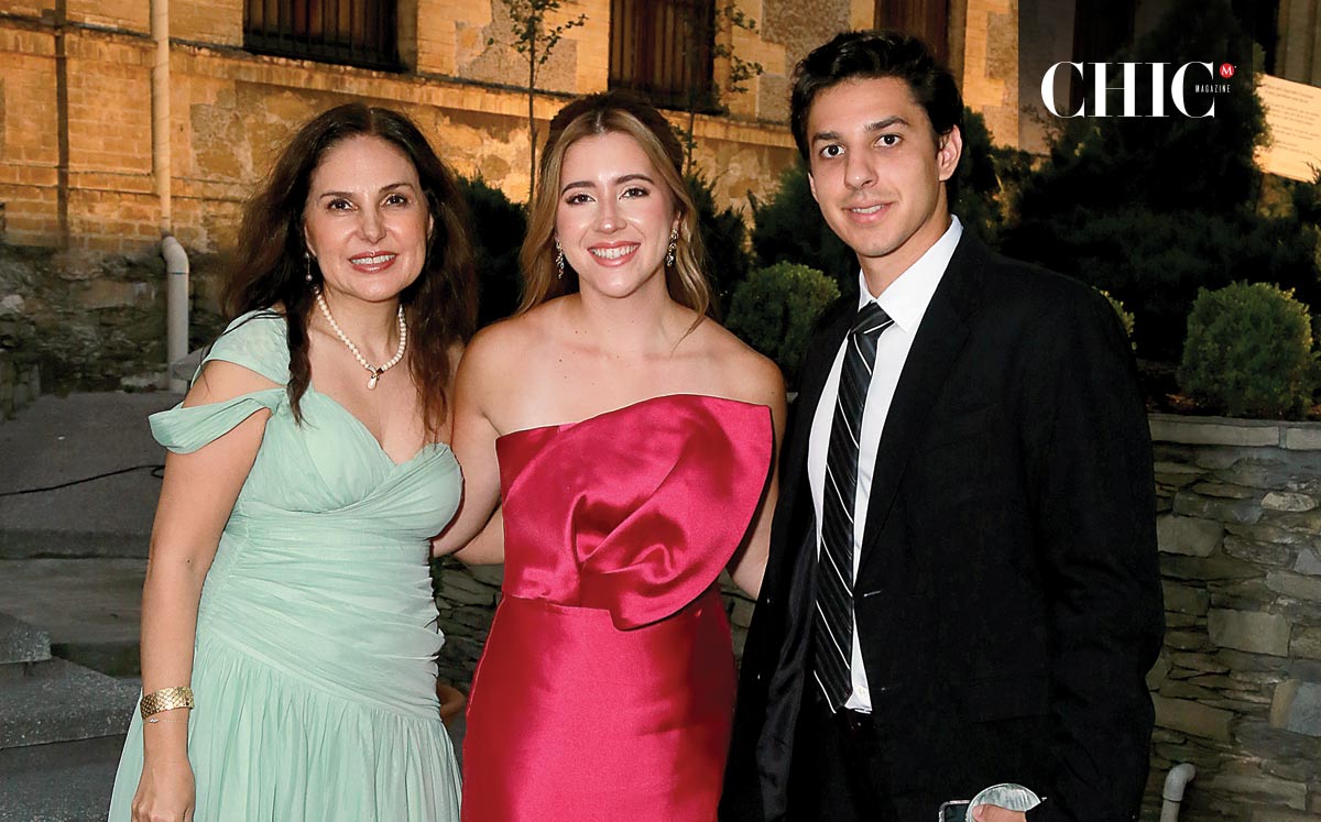Bertha Reynoso, Danna Torres y Adrián Peart
