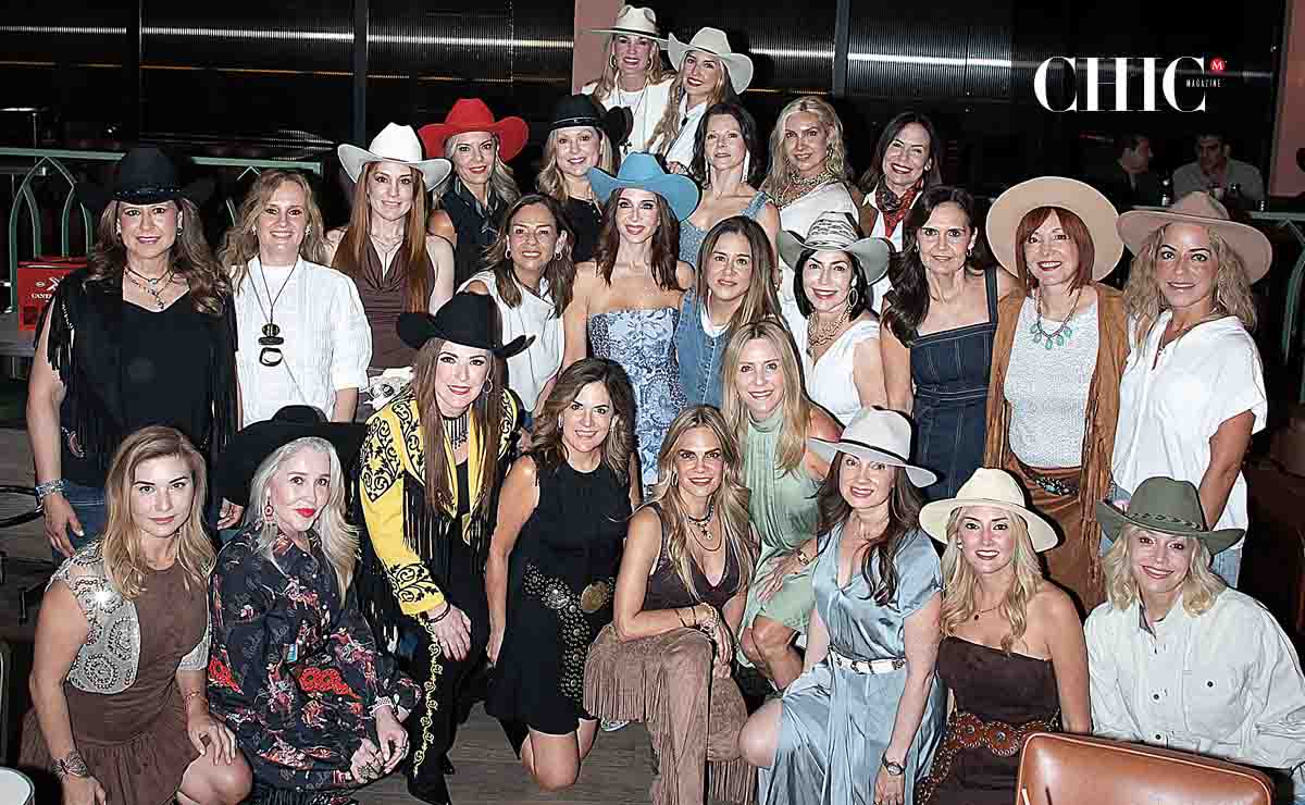 Gaby junto a sus amigas  / Fotos: Daniel Saldívar