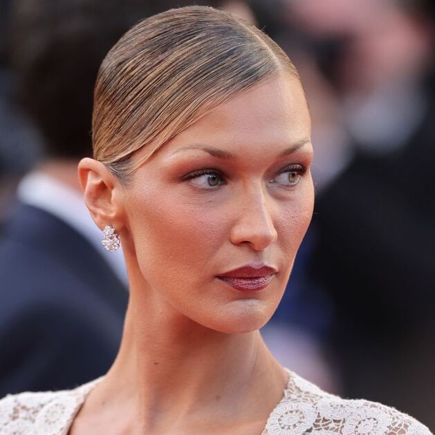 Bella Hadid refuerza su título como "reina de Cannes" con vestido cut-out y transparencias (Foto: Getty Images)