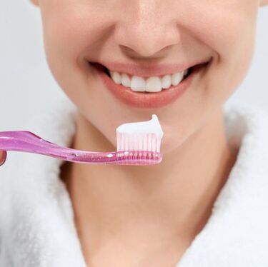 Pasta de dientes natural: qué es y cómo elegirla bien (Foto: Freepik)