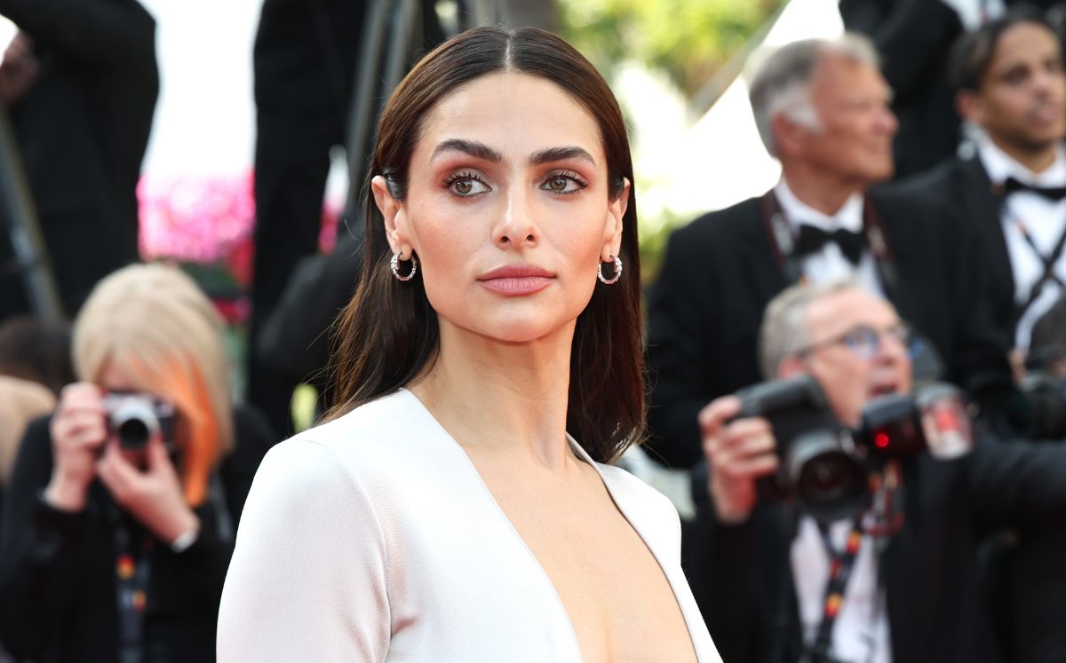 Renata Notni conquista la alfombra roja de Cannes con look de espalda descubierta (Foto: Getty Images)