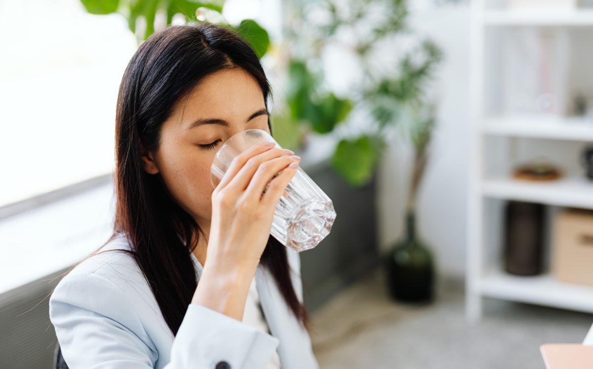 ¿Tomas agua y sigues con sed?  (Foto: Freepik)