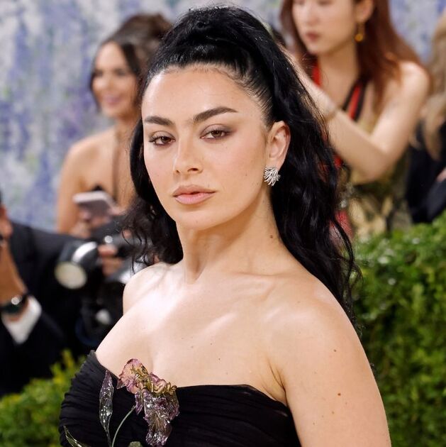 ¿Eres fan de Charli XCX? Aquí tienes la letra de “SS26” traducida al español (Foto: Getty Images)