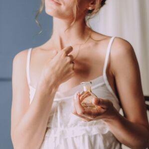 Fatiga olfativa: ¿Por qué dejas de oler tu propio perfume? (Foto: Freepik)