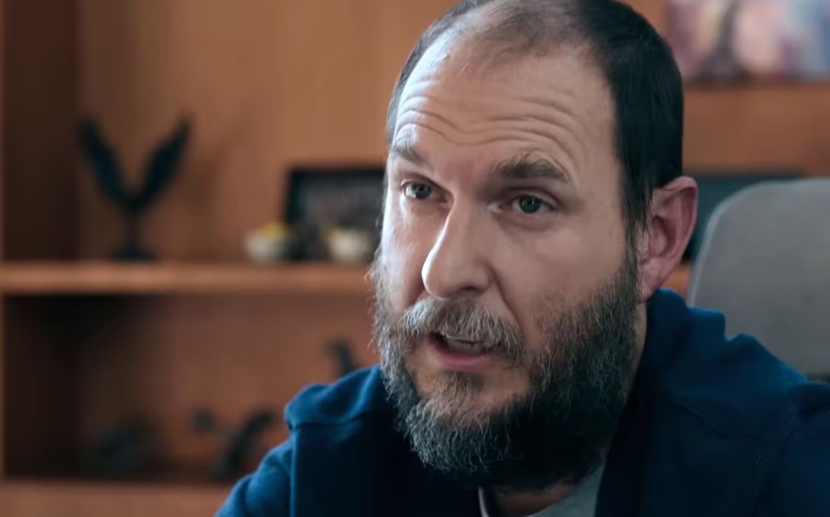 Andrés Parra como Frank (Foto: Netflix)