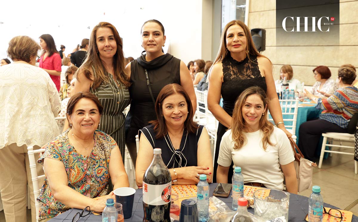 María Eugenia, Ana, Lidia, María Luisa, Gloria y Karen