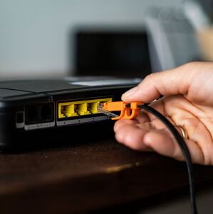 ¿Para qué sirve poner una moneda sobre el router de WiFi? (Foto: Freepik)
