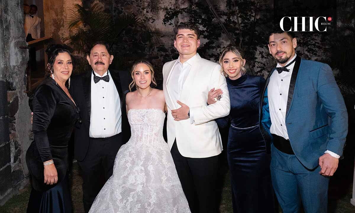 Marlen Rodríguez, Julio Delfín, Astrid Chávez, Roberto Rodríguez, Shirley Delfín y Jossef Delfin