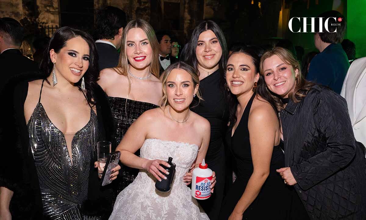 Ivana Valle, Cristina Maldonado, Astrid Chávez, Karla Carmona, Cassandra Ruiz y Adriana Chiunti