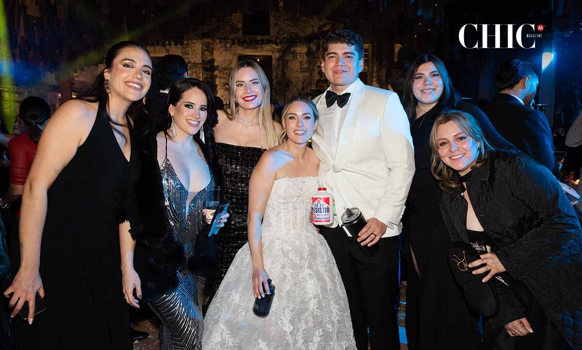 Cassandra Ruiz, Ivana Valle, Cristina Maldonado, Astrid Chávez, Roberto Rodríguez, Karla Carmona y Adriana Chiunti