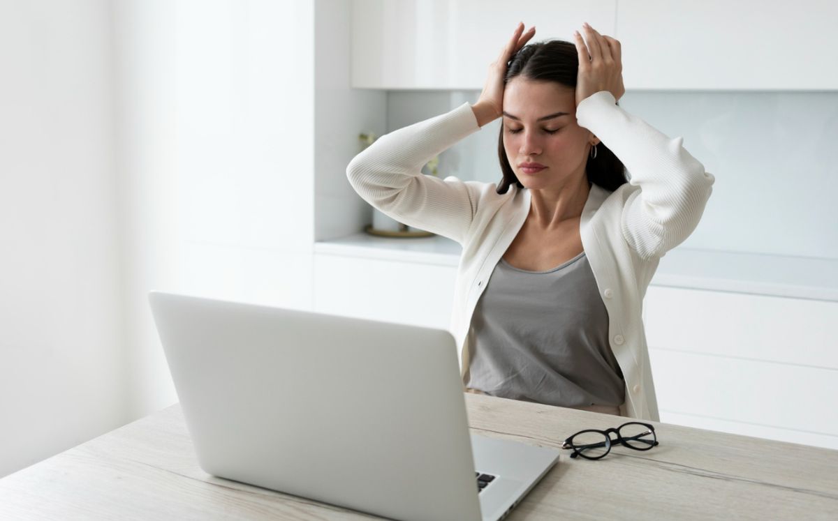 Jefe exigente o relación laboral tóxica: cómo distinguirlos (Foto: Freepik)