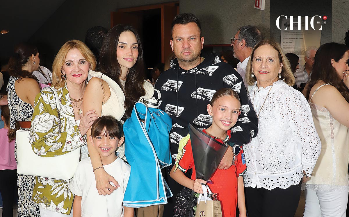 Lizzy Fernández, Maryali González, Jorge Téllez, Ivanna Téllez, Victoria Téllez y Elsa Bortoni