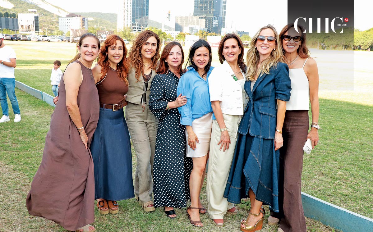 Misa Chapa, Claudia Hinojosa, Gaby Hinojosa, Luly Ayala, Tuti Ayala, Susana Villarreal, Karla Hoffer y Bertha Ayala