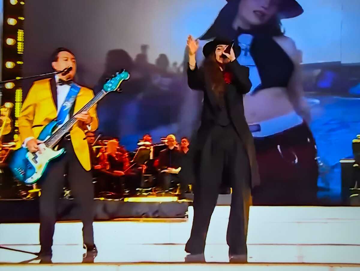 Belinda y los Ángeles Azules en la presentación del Countdown Concert en Ciudad de México (Foto: FIFA/VIX)