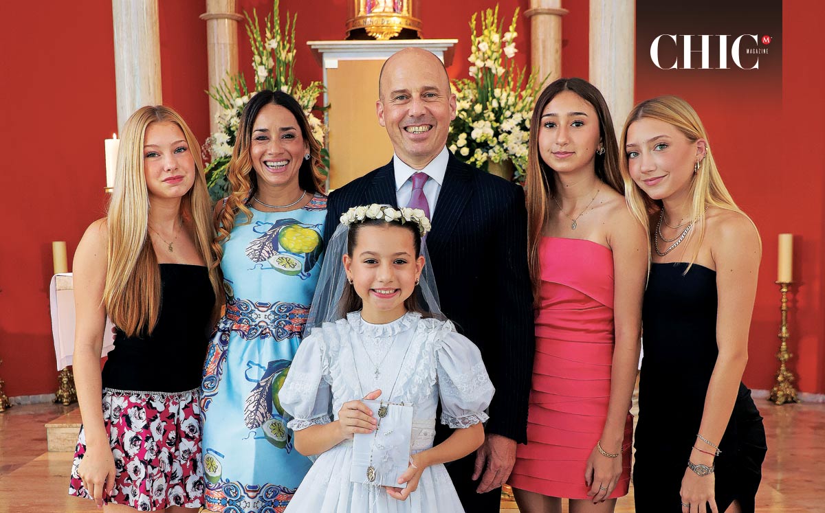 Fernando Morales y Paty Mejía de Morales junto a sus hijas Paty, Dany, Fernanda y Lucy Morales