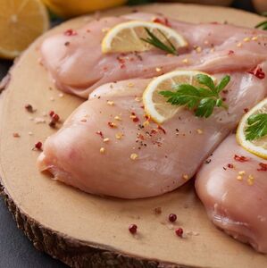Por qué no debes lavar el pollo crudo, según la UNAM  (Foto: Getty Images)