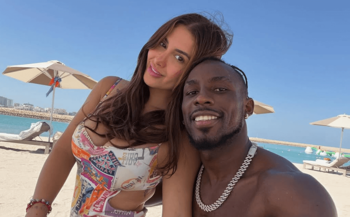 Julián Quiñones junto a su esposa Ana Gabriela (Foto: Instagram)