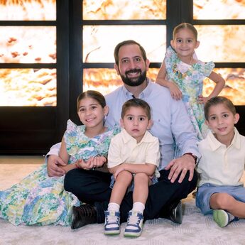 Marcelo Valdés revela que su mayor reto es ser padre de Cordelia, Fátima, Rafael y Marcelo (Foto: David Lack)