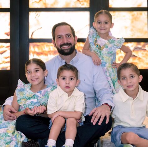 Marcelo Valdés revela que su mayor reto es ser padre de Cordelia, Fátima, Rafael y Marcelo (Foto: David Lack)