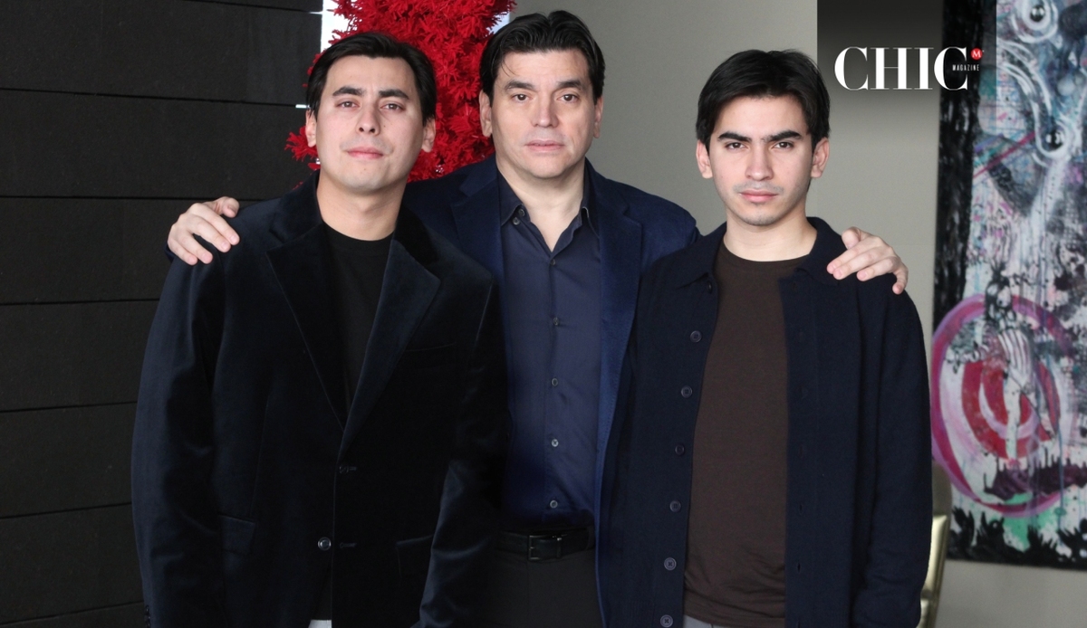 Arturo Moyeda Morales, en compañía de sus hijos Arturo y Federico