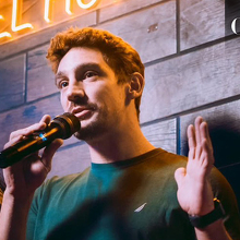 Charlie Albarrán es una de las próximas promesas de la comedia en México / Foto: Cortesía