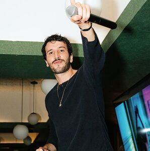 Sebastián Yatra gozó la fiesta en Sala de Despecho  / Foto: Cortesía
