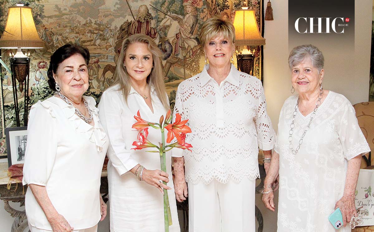 Deyanira de Ortiz, Laura Beatriz Gómez, Anne Funk y Rosita Farias