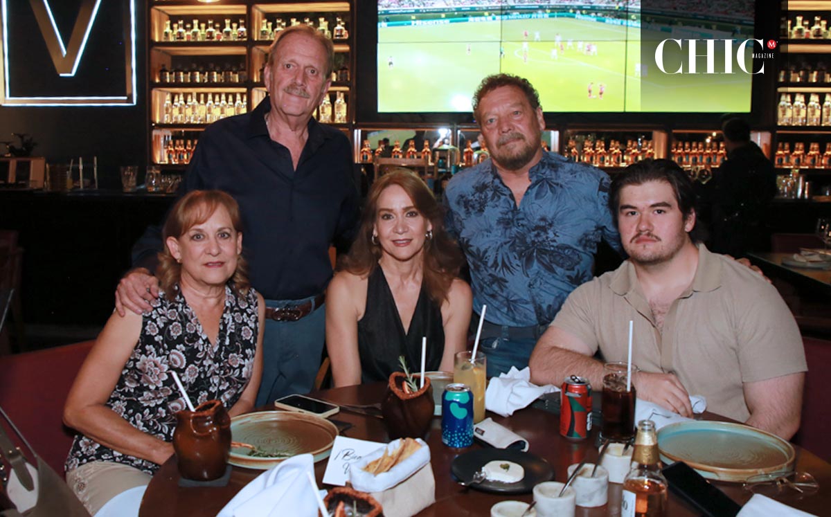 Gabriel Villalobos, Eduardo Mora, Alma de Villalobos, Gina Mora y Alejandro Alatorre