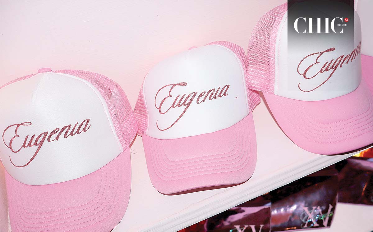 La gift shop incluía artículos como gorras