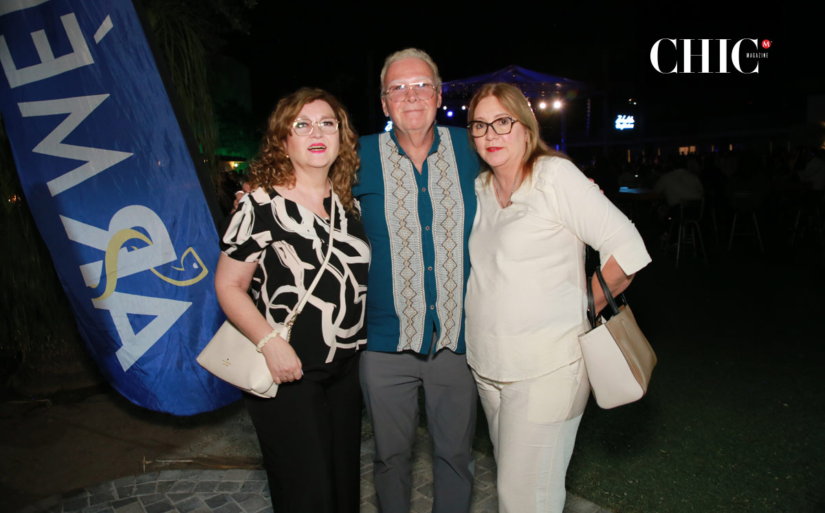 Blanca, Hernán y Adriana González