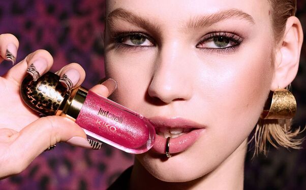 Color, brillo y actitud: la nueva colaboración entre KIKO Milano y Just Cavalli