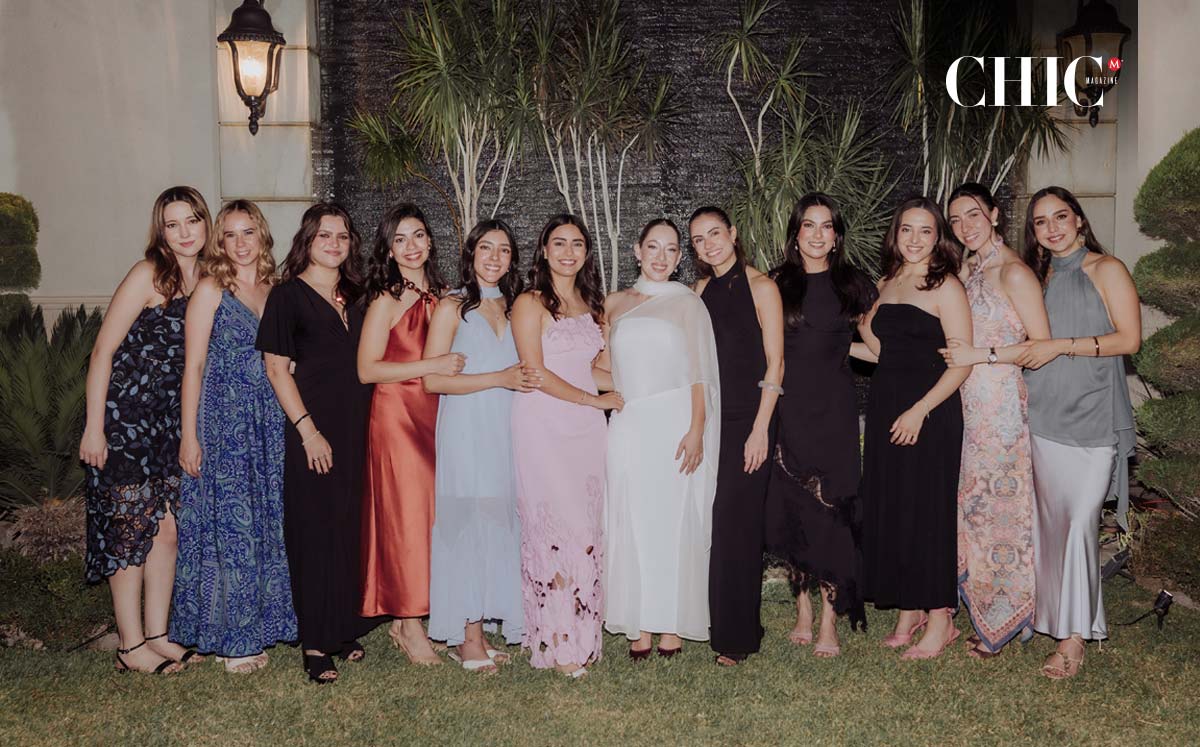 Las damas de honor. Sofía, Isabel, Bárbara, Natalia, Victoria, Natalia, Sara, Jimena, Tere, Paulina, Marifer y Dany