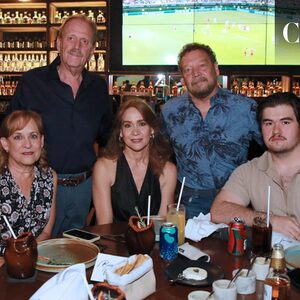 Gabriel Villalobos, Eduardo Mora, Alma de Villalobos, Gina Mora y Alejandro Alatorre