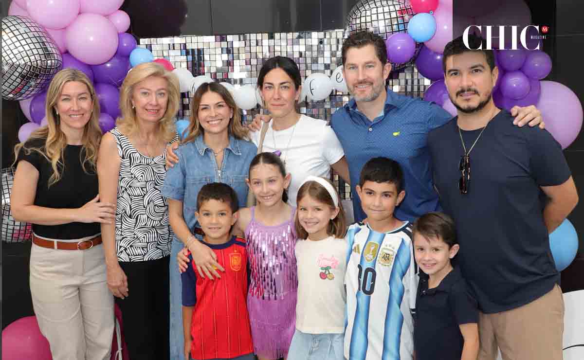 Gina Salazar, Isabel Cantú, Connie Guerra, Isabel Salazar, Ricardo Salazar, Keno Lozano, Lucas Lozano, Vale Salazar, Regina Salazar, Emilio Lozano y R