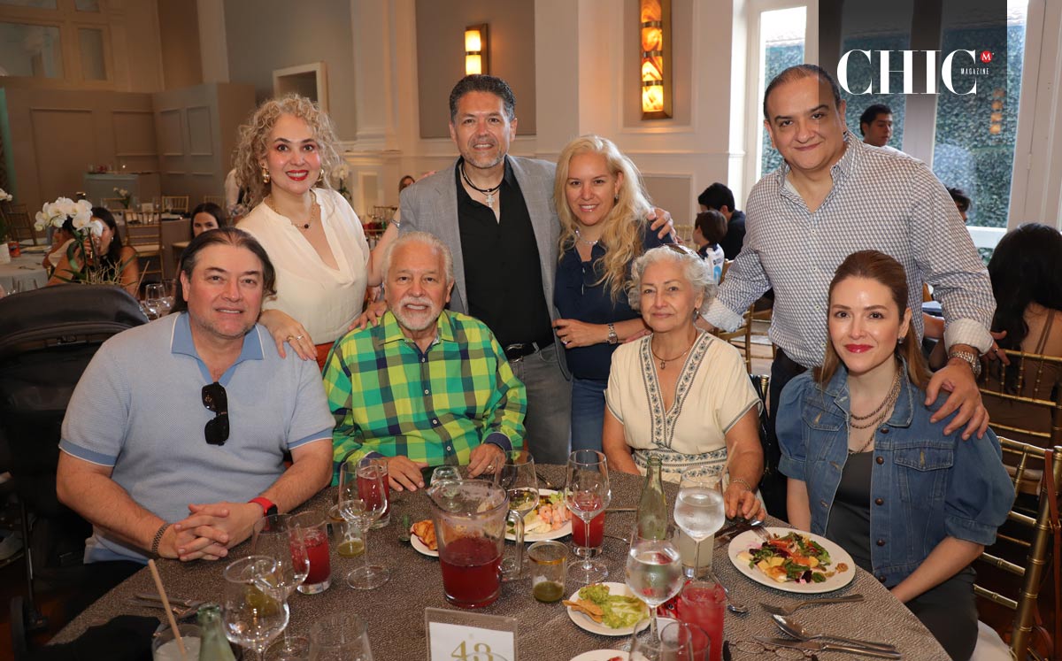 Sandra Martínez, Leopoldo Espinosa, Leopoldo Espinosa, Roberto Espinosa, Nadie Espinosa, Gaby Espinosa, Víctor Kuri y Lupita Espinosa