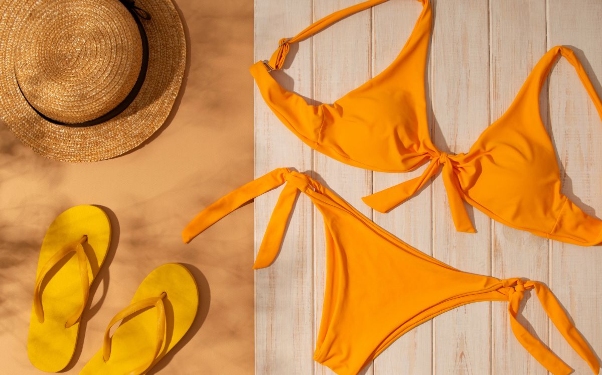 Tendencias en bikinis 2026: colores, cortes y materiales más buscados para el verano (Foto: Freepik)