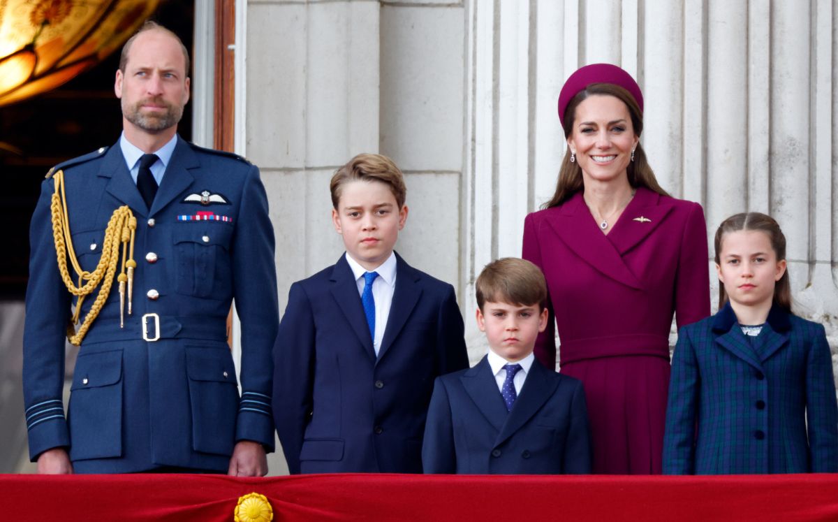 El príncipe George ya creció y es tan alto como su mamá, Kate Middleton (Foto: Getty)