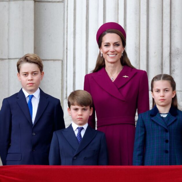 El príncipe George ya creció y es tan alto como su mamá, Kate Middleton (Foto: Getty)
