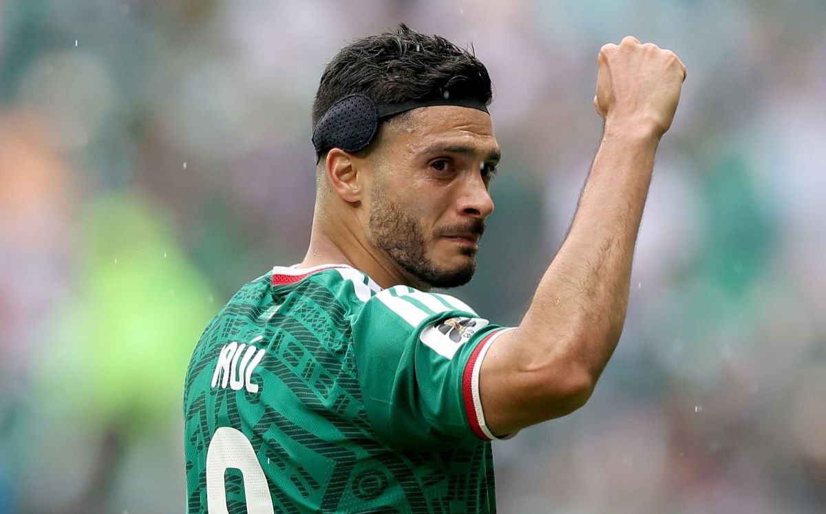 ¿Qué usa Raúl Jiménez en la cabeza durante los partidos? (Foto: Getty)