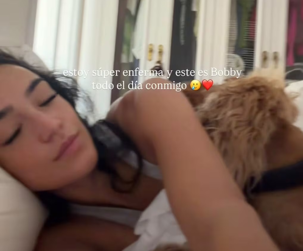 La primera foto que Ale Capetillo subió enferma (Foto: Instagram)