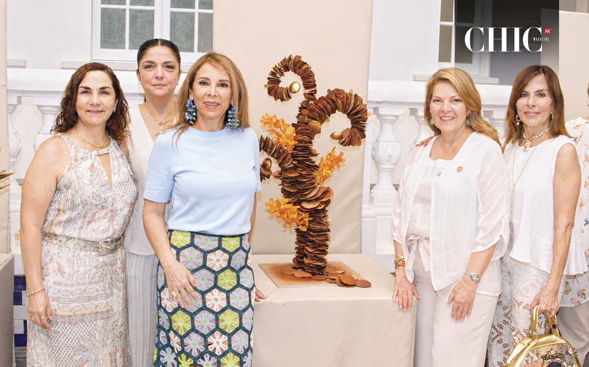 Meche Arias, Martha Herrera, Olga Valladares, Elvira del Campo y Maru Zubieta