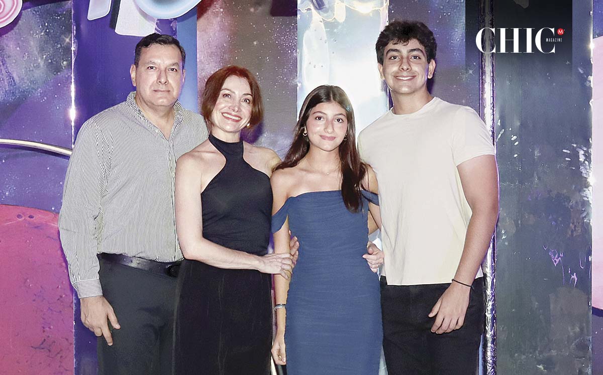 Antonio Vazquez, Sandra Ruiz, Rebecca Vazquez y Antonio Vazquez