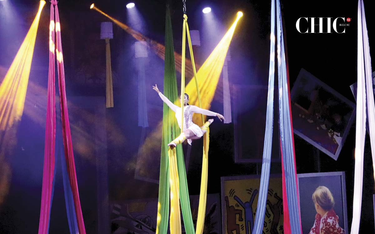 Participaron en números que incluyeron danza aérea en telas