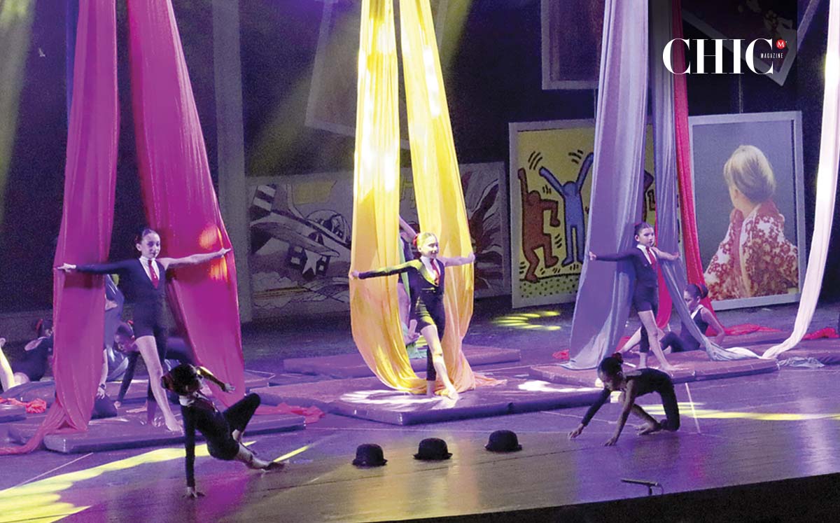 Participaron en números que incluyeron danza aérea en telas, así como estilos como jazz y ritmos latinos, entre otros