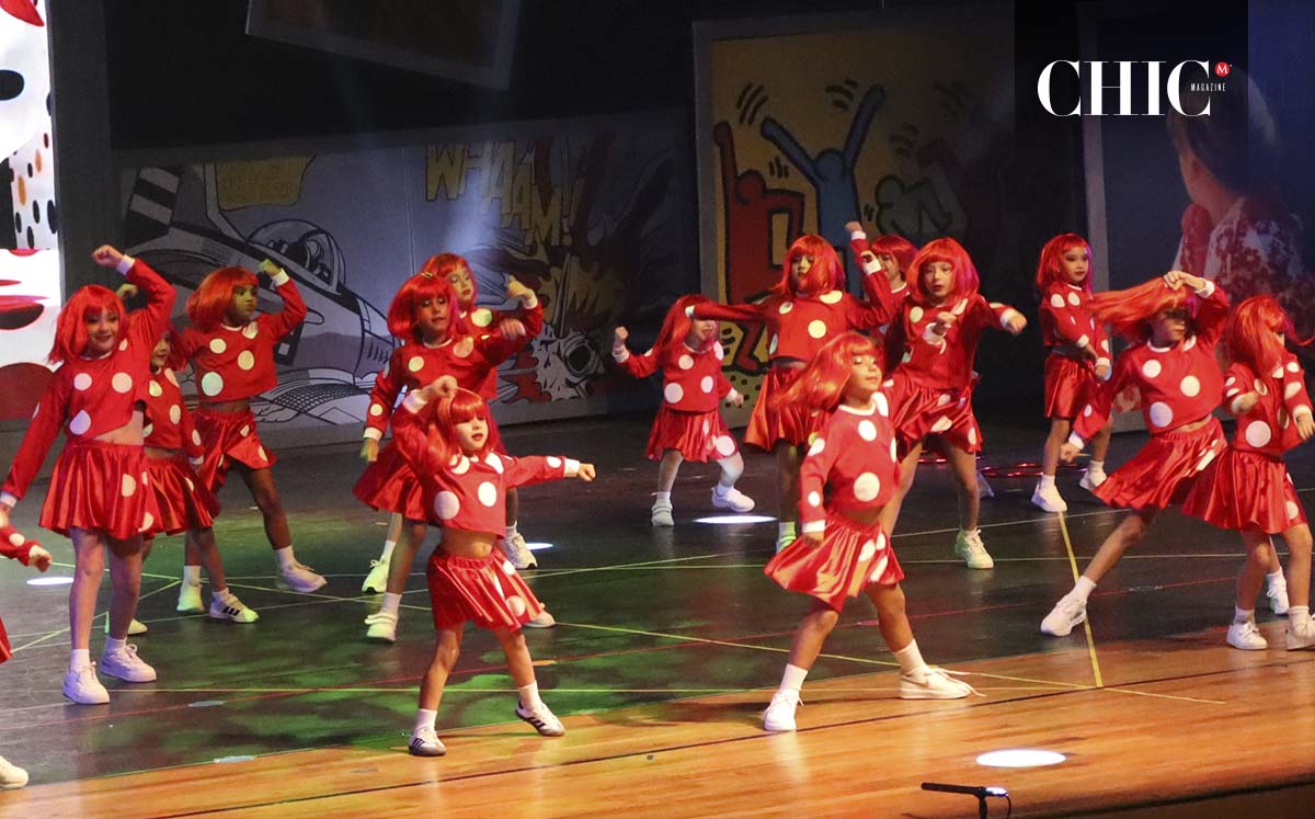 La academia presentó MOSA: The Museum of Stardancer & Art, un espectáculo que integró la danza con el arte moderno