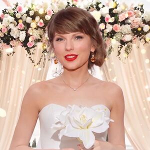 El vestido de novia de Taylor Swift en su boda con Travis Kelce (Foto: IA)
