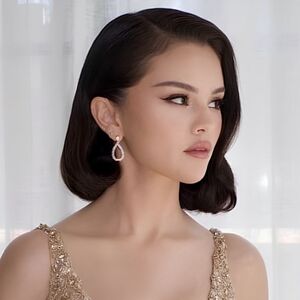 Selena Gomez impacta con lujoso vestido nude en boda de Taylor Swift (Foto: IG)